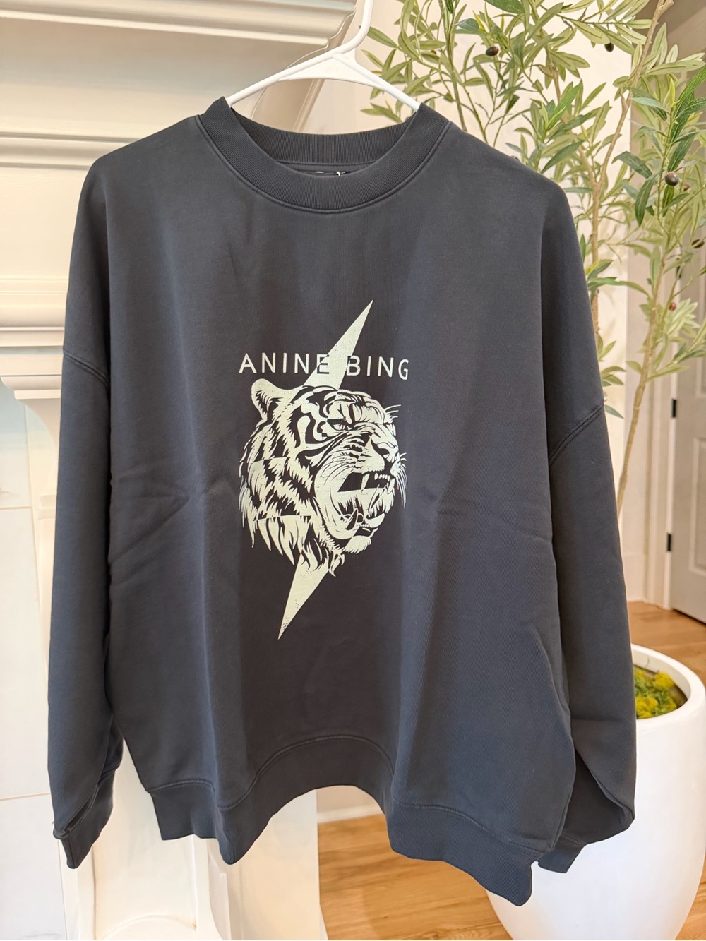 New Anine Bing Miles Tiger Crewneck Sweatshirt in Washed Black - size small - Picture 3 of 4